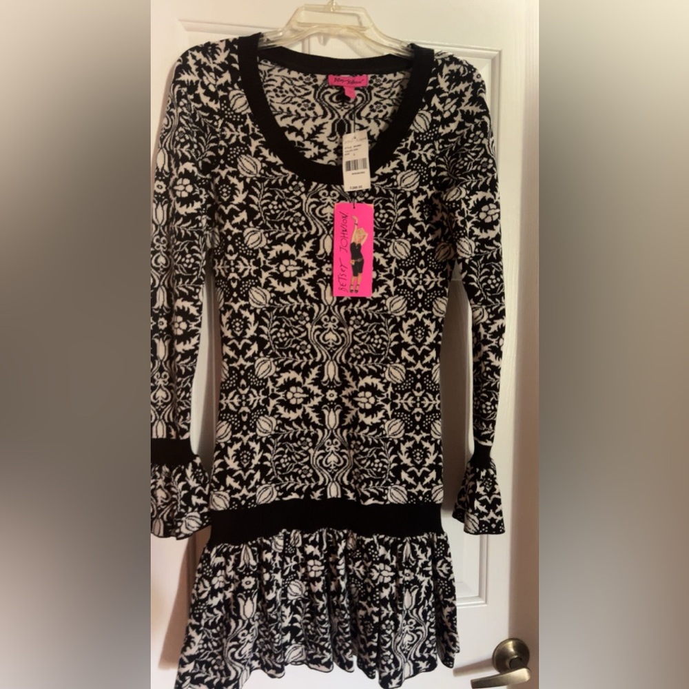 NWT Betsy Johnson mini dress Size L runs like a M-L